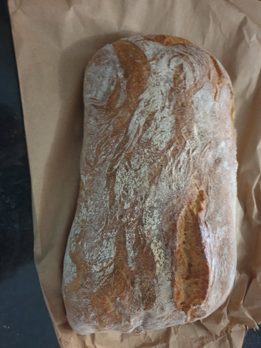 Interesting early supper 😁 Ciabatta chicken, chilli cheese burgers with chilli sauce mayo chips👊👍🤟en 'n glasie rooi 🍷 and 😯😯No crocs😯 <a href="/sa_cup1/">ButterCupSA</a> not impressed with the slops, but loves all the chillies and red wine  👍🤟👊😁😛😎🍷🍷🌶🌶