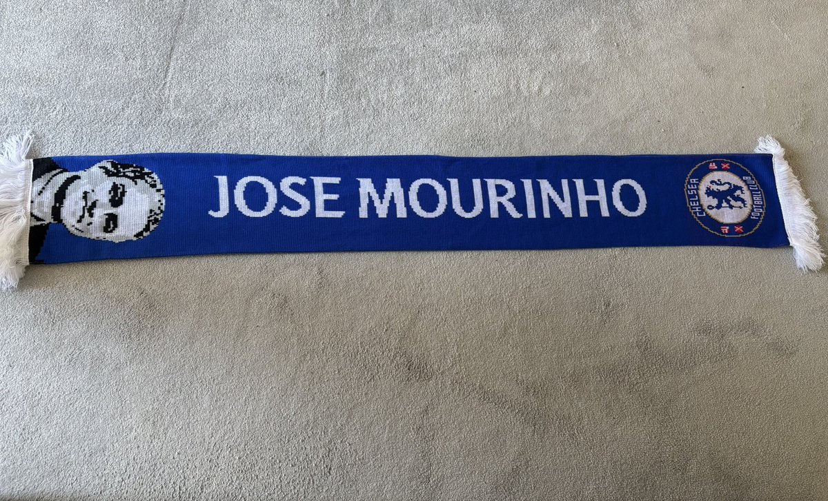 BlueDayPod's tweet image. The scarf to fit the occasion tonight! 

Carefree ⭐️⭐️
#CFC #JoseMourinho