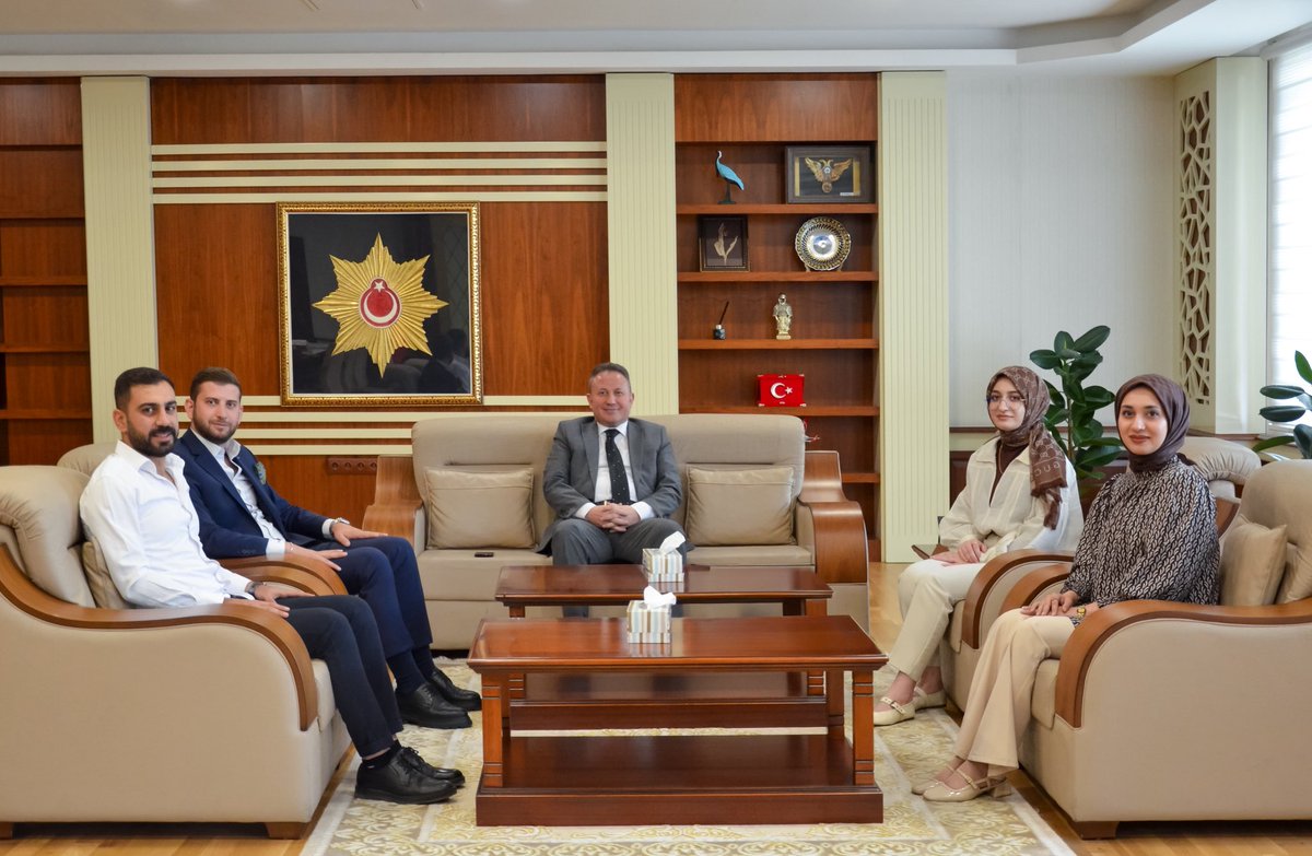 MusEmniyet's tweet photo. Mus Genç Müsiad Başkanı Sayın Ferhat Olcay ve beraberindekiler, İl Emniyet Müdürümüz Sayın Melih Kuzudişli'ye hayırlı olsun ziyaretinde bulundu. https://t.co/LxskQGmwNW