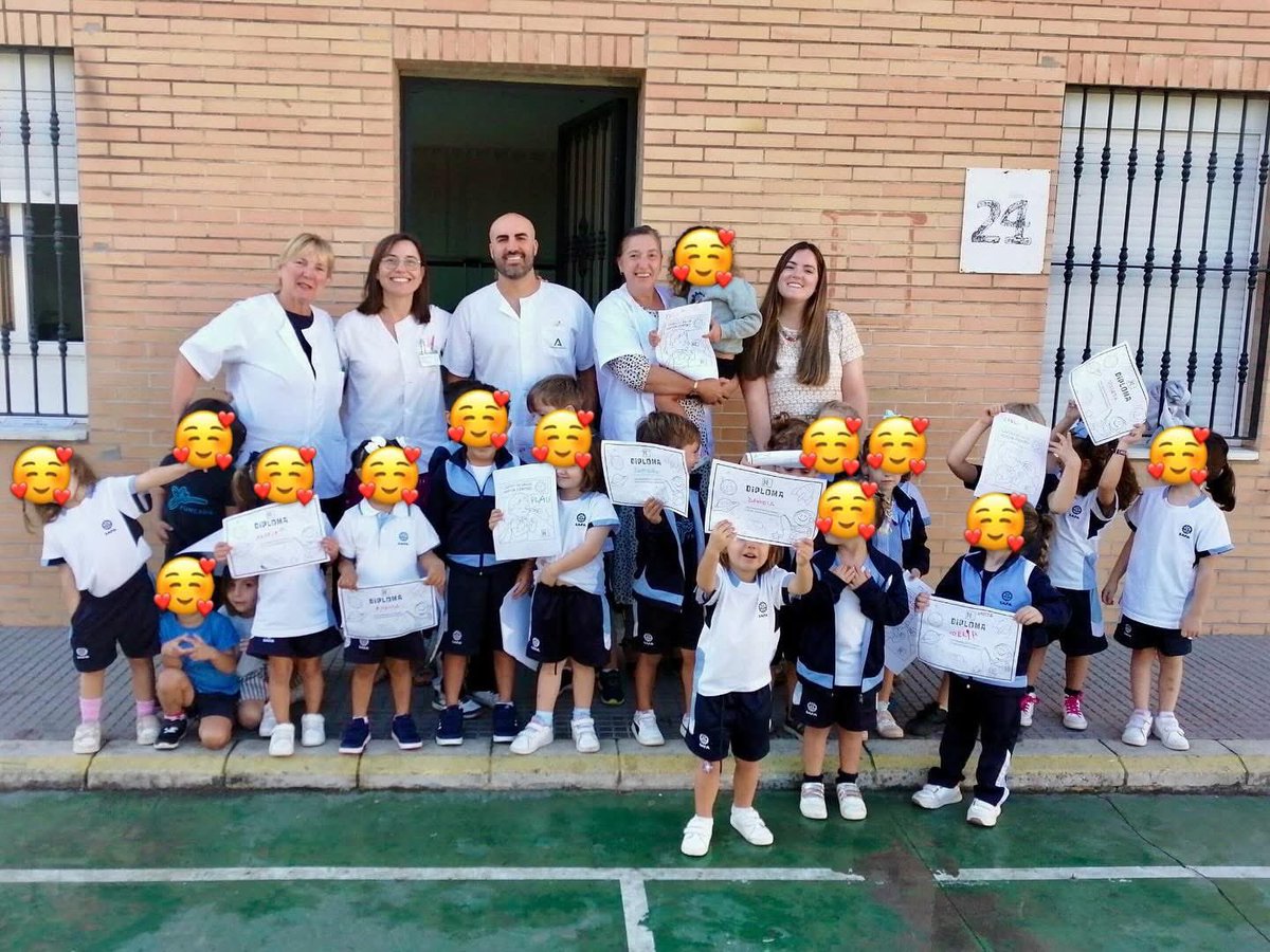 💉👧👦 La @ugchuelvacentro comienza a vacunar a los alumnos de @safafuncadia frente a la #gripe , porque cuidarlos a ellos es cuidar de todos (profesores, familia, etc.)
💚 Este año, más de 160.000 niños y niñas menores de 5 años serán vacunados en #andalucía 
#VacunaciónInfantil