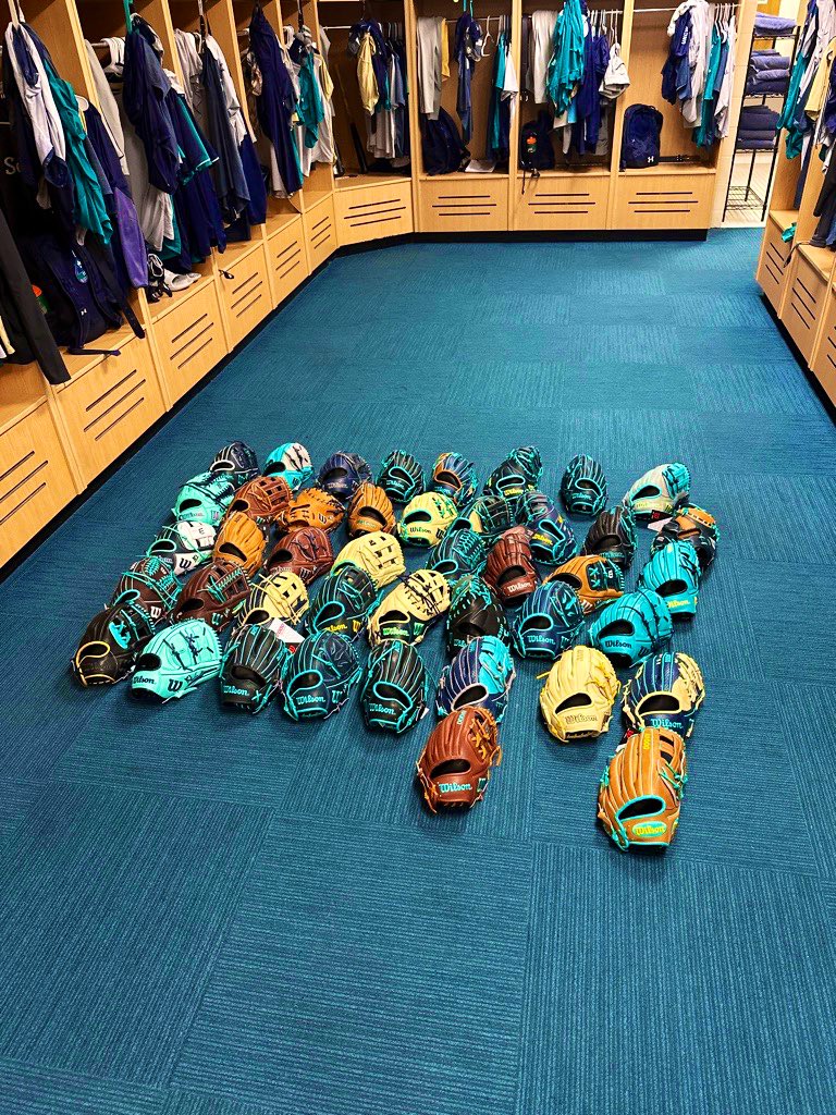 UNCW Baseball Recruiting (@uncwbaserecruit) on Twitter photo Only the best leather for our players! Thank you <a href="/wilsonballglove/">Wilson Baseball & Softball</a> for taking care of our guys year in and year out! 
#RollHawks Only the best leather for our players! Thank you <a href="/wilsonballglove/">Wilson Baseball & Softball</a> for taking care of our guys year in and year out! 
#RollHawks