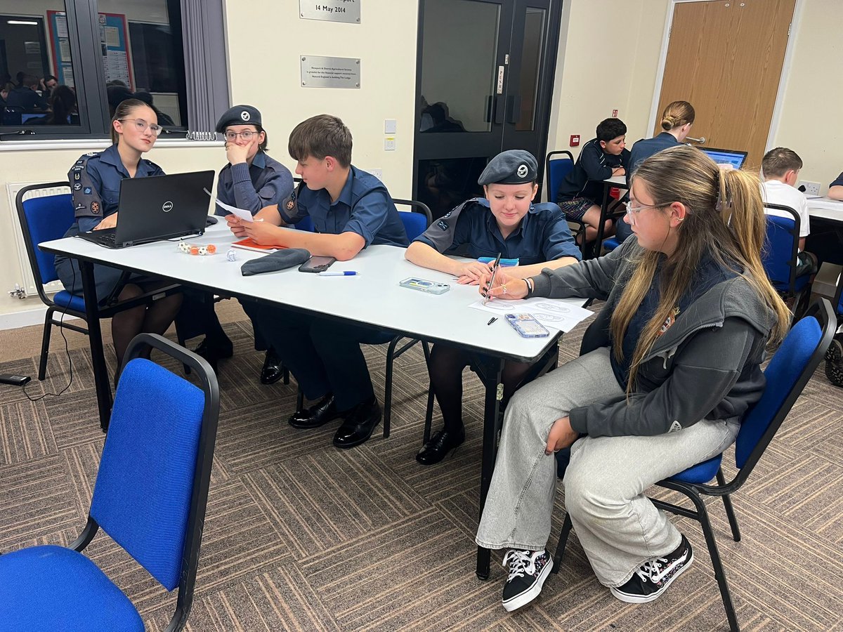 💡✈️ Our cadets smashed it last night! Working in flights, they designed new practical training modules – showing teamwork, leadership &amp; creativity. 👏 

#AirCadets #WMW #RAFAC #Chetwynd #WestMercian Wing