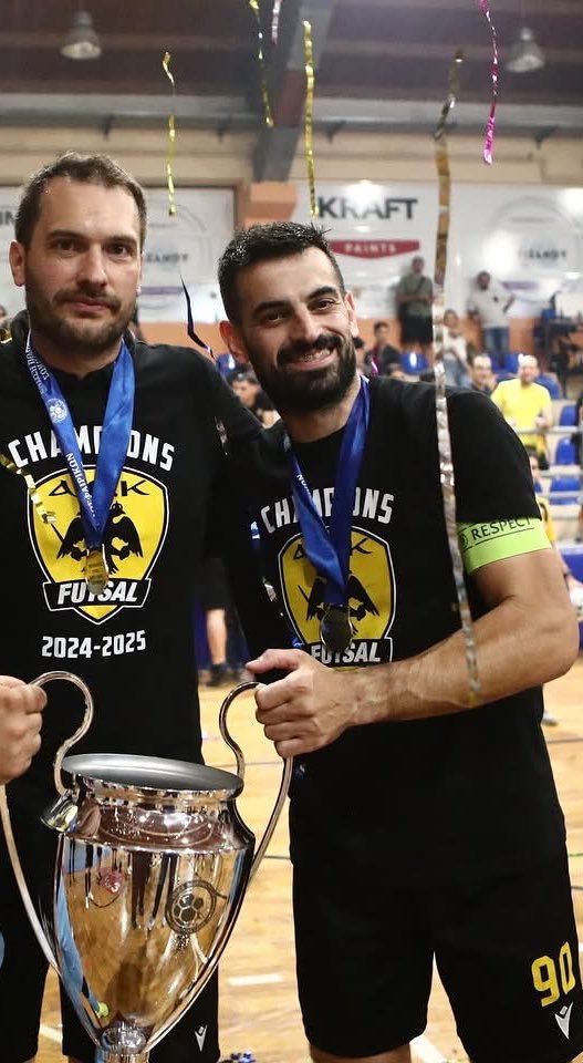 Με λύπη, είδα  πως ο αρχηγός της ομάδας φουτσαλ, ανακοινώθηκε 26/9 απο το βαζελο. Έχεις παίκτη στην ομάδα σου 7 χρόνια, ούτε μια ανακοίνωση δε μπορείς να βγάλεις σαν Ερασιτεχνική ότι δε συνεχίζει μαζί σου; 10 τρόπαια σήκωσε! Αντωνάρα Ευχαριστούμε! #aek #aekfoutsal