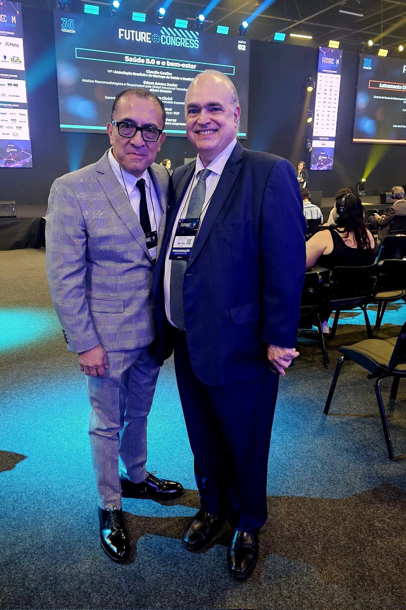 fernegretep's tweet photo. #Futurecom @FuturecomEvento #Brasil #SaoPaulo
Un mercado de tecnología digital poderoso y complejo. Con elnpresidente de Futurecom Hermano do Amaral, el comisionado Alexandre Freire @AnatelGovBR @dpl_news @TeletimeNews @spossebon @mfigreporter https://t.co/DUE5pW7u8m