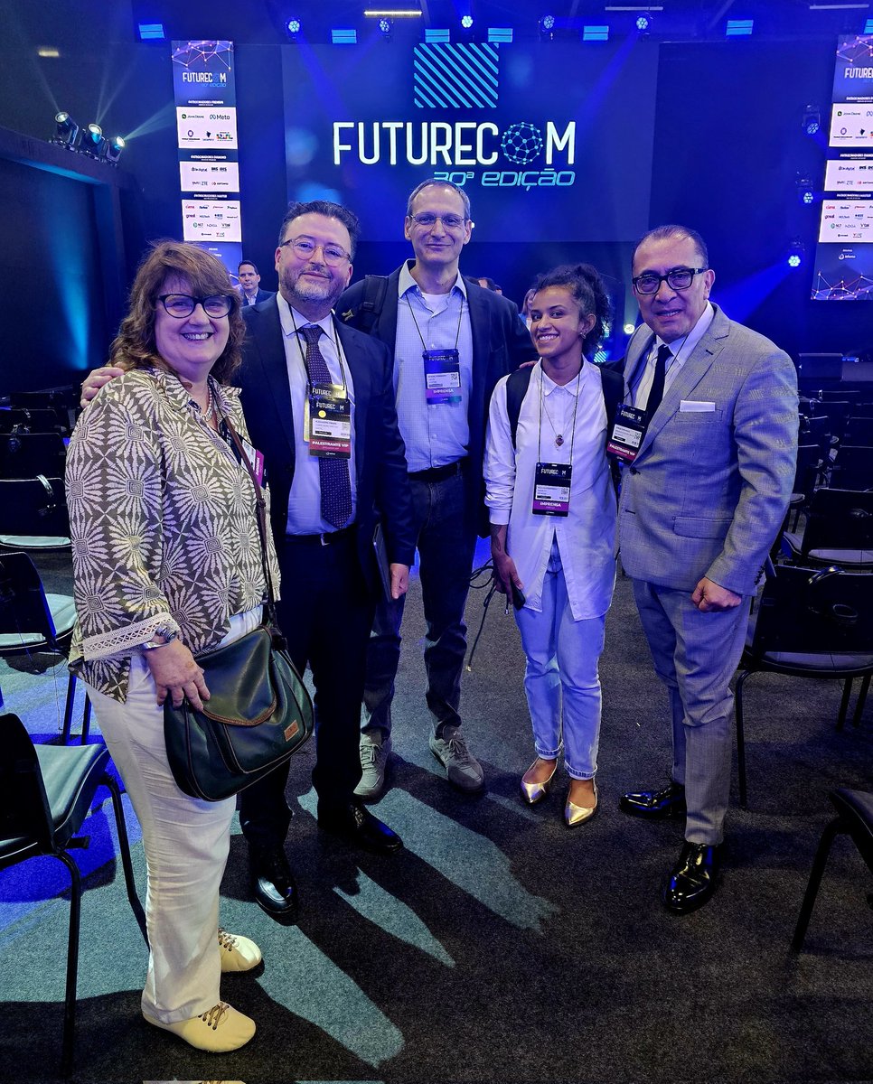 fernegretep's tweet photo. #Futurecom @FuturecomEvento #Brasil #SaoPaulo
Un mercado de tecnología digital poderoso y complejo. Con elnpresidente de Futurecom Hermano do Amaral, el comisionado Alexandre Freire @AnatelGovBR @dpl_news @TeletimeNews @spossebon @mfigreporter https://t.co/DUE5pW7u8m