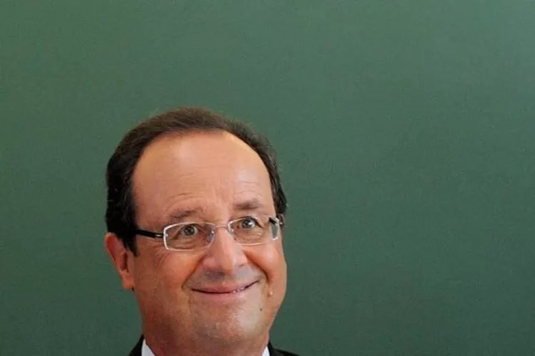 🔴 France : F. Hollande le Clown Énergétique : Comment le Plus Nul des Présidents a Saboté le Nucléaire pour des Bisous Écolos et Fait Flamber Vos Factures ! 

Ah, François Hollande, ce génie incompris de la politique française, ce maestro du désastre qui, pour grappiller