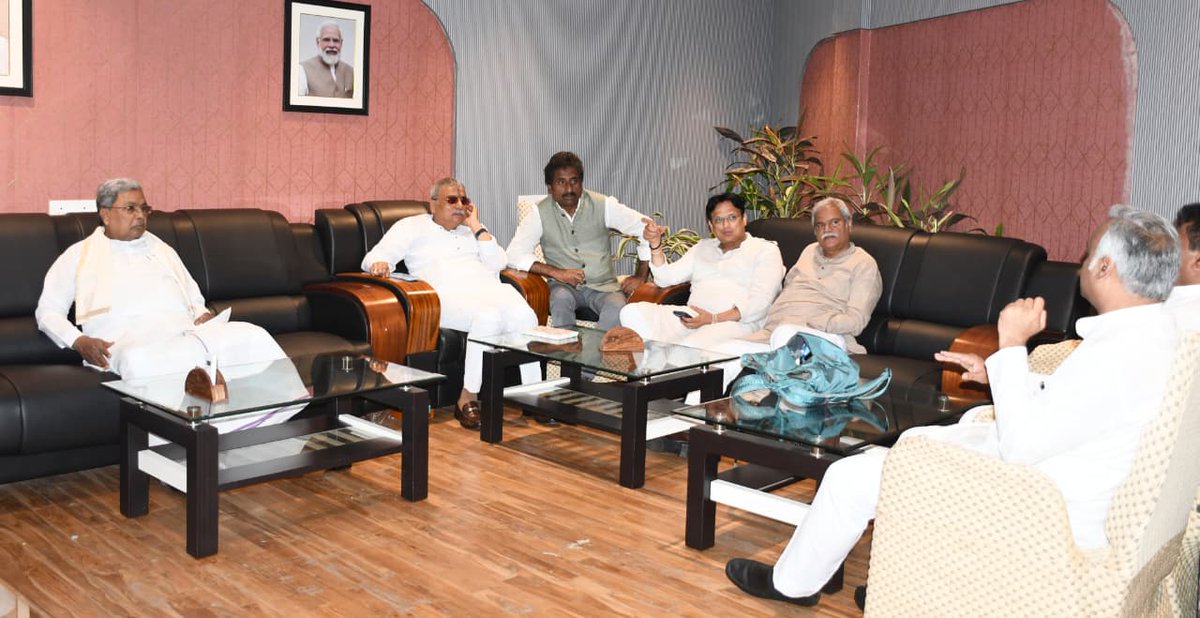 Hon'ble Minister Rahim Khan Ji Participated in a meeting held in Kalaburagi today under the leadership of Hon'ble Chief Minister of Karnataka Sri Siddaramaiah Ji  regarding the #Flood_Damage  and #crop_damage due to Heavy Rains in the areas of Kalyan Karnataka