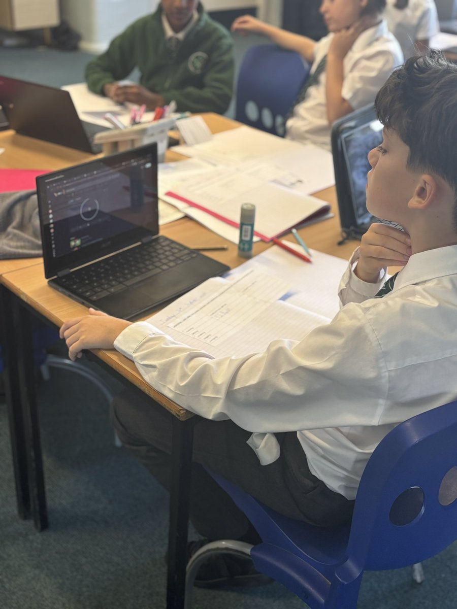 ManorParkSchSM1's tweet image. Year 6 scientists rocked their lesson on the circulatory system! 🤩 They learned to find their pulse and investigated the direct impact of exercise on their heart rate. The faster the activity, the higher the bpm! Great job collecting and analysing data! #MPPAScience