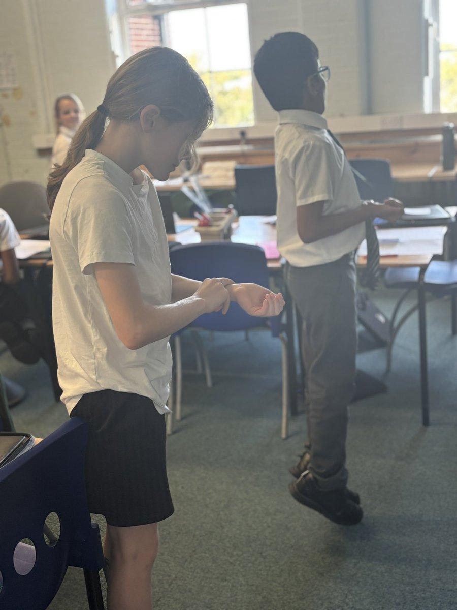 ManorParkSchSM1's tweet image. Year 6 scientists rocked their lesson on the circulatory system! 🤩 They learned to find their pulse and investigated the direct impact of exercise on their heart rate. The faster the activity, the higher the bpm! Great job collecting and analysing data! #MPPAScience