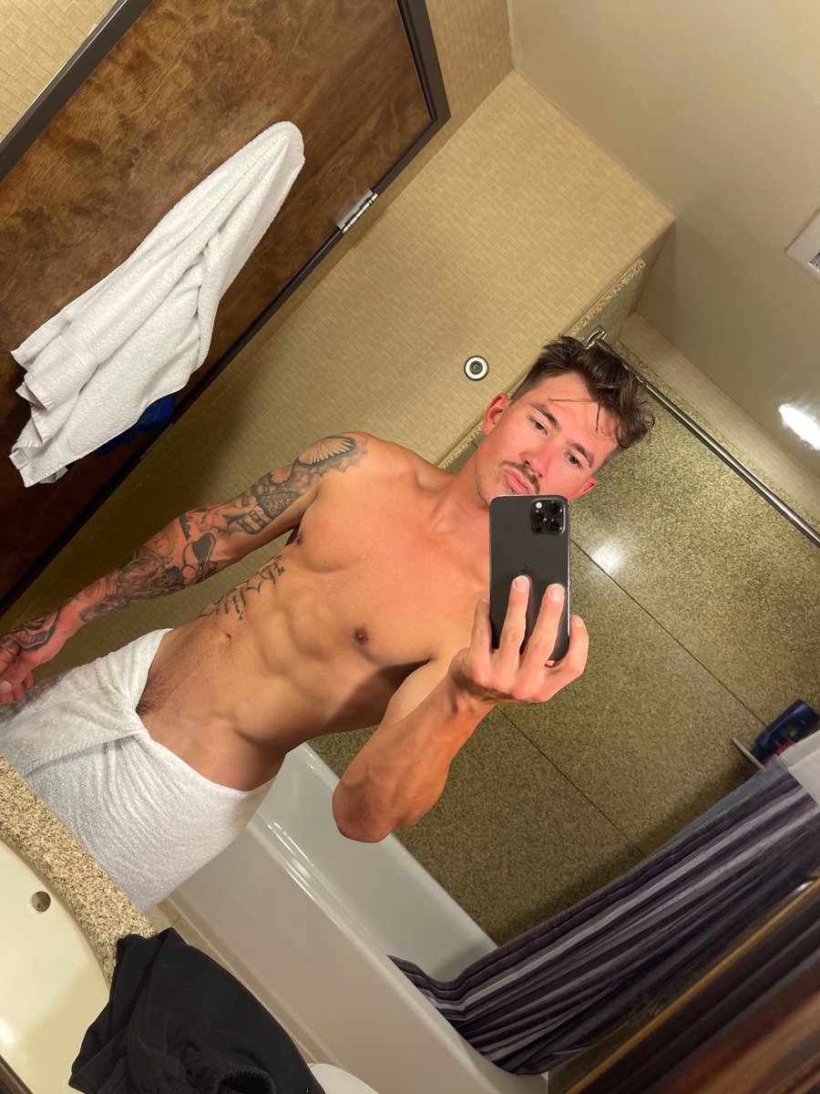 Onlyfans.com/tsquared58
#onlyfans 
#gymbody 
#Plumber 
#tattoos