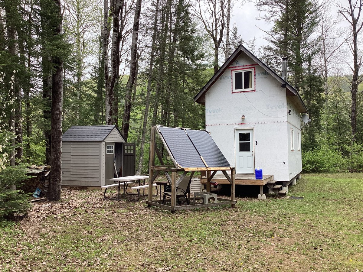listingpanda's tweet photo. Completely off grid 24 by 12 cabin on 3 acres in total peace and quiet - well insulated and plenty of deer and moose in the area - comes fully furnished.   Click LINK for more details.....
https://t.co/ANVYdgj35e
#realestate #hunting #fishing #offgrid #simplicity #canada #fsbo https://t.co/RW1G1iCRft