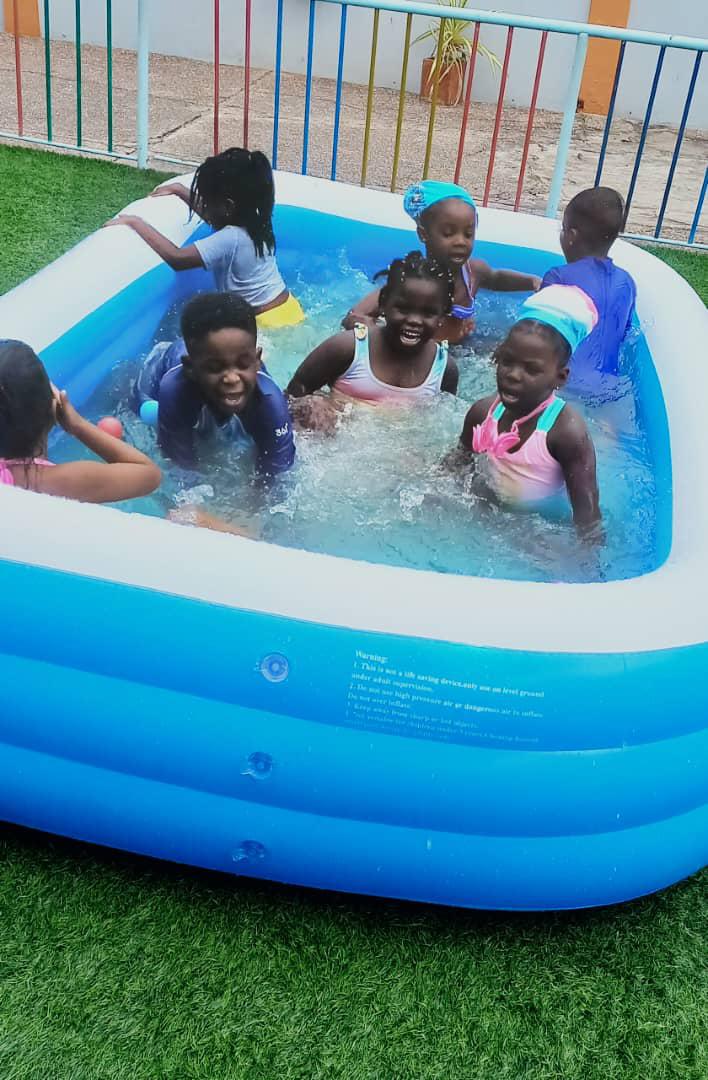 HallmarkSch's tweet photo. 💦 Splash Along with our Precious Preschoolers! 
To engage our senses while we learn and play, our preschoolers had a blast in our inflatable pool! 
We learnt about colours while we splashed with excitement. 
It’s all about a great balance between work and play! 💦
#poollife# https://t.co/OTEcSGvSA3