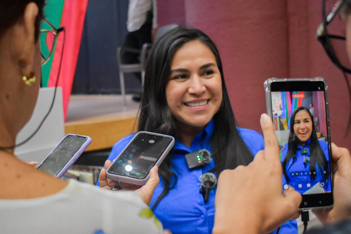 Más de 50 periodistas acompañaron este espacio donde se presentó oficialmente la programación de la quinta edición de la Fiesta del Libro de Villavicencio, un evento que sigue consolidándose como un puente entre lectores, escritores y la magia del Llano.#FILVI2025 #FiestaDelLibro