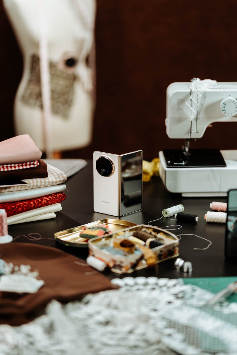 Honor_ES's tweet image. 🚨SPOILER 🚨 SORTEO DE HOY A LAS 15:00

TE DIGO LA MECÁNICA

1️⃣RT
2️⃣Comenta, tantas veces como quieras ganar, con el hashtag #HONORMagicV5

🤜¿Cuántos #HONORMagicV5 eres capaz de ver? 🫢

+COMENTARIOS +POSIBILIDADES