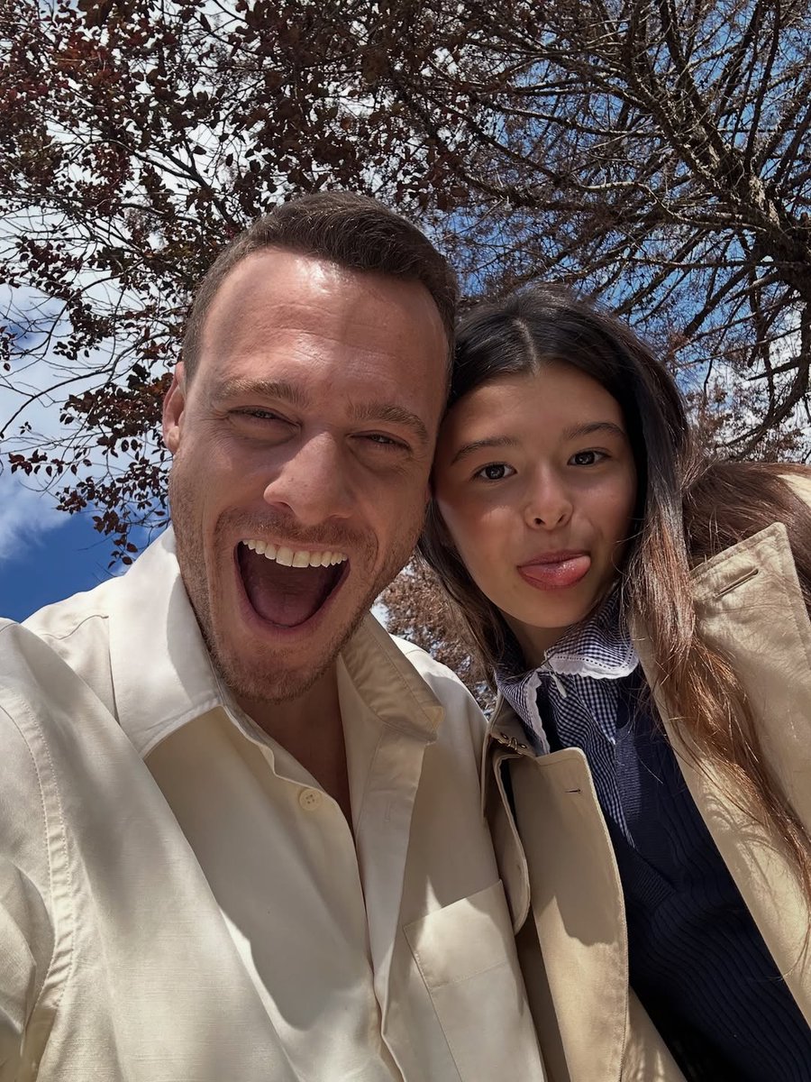 TheBursinMexico's tweet photo. 📷 | ¡Qué hermosa sorpresa! ❤️✨️Kerem Bürsin y Maya Başol se reunieron en el set de #Çarpıntı 

#KeremBürsin https://t.co/mAy9wAhxfk