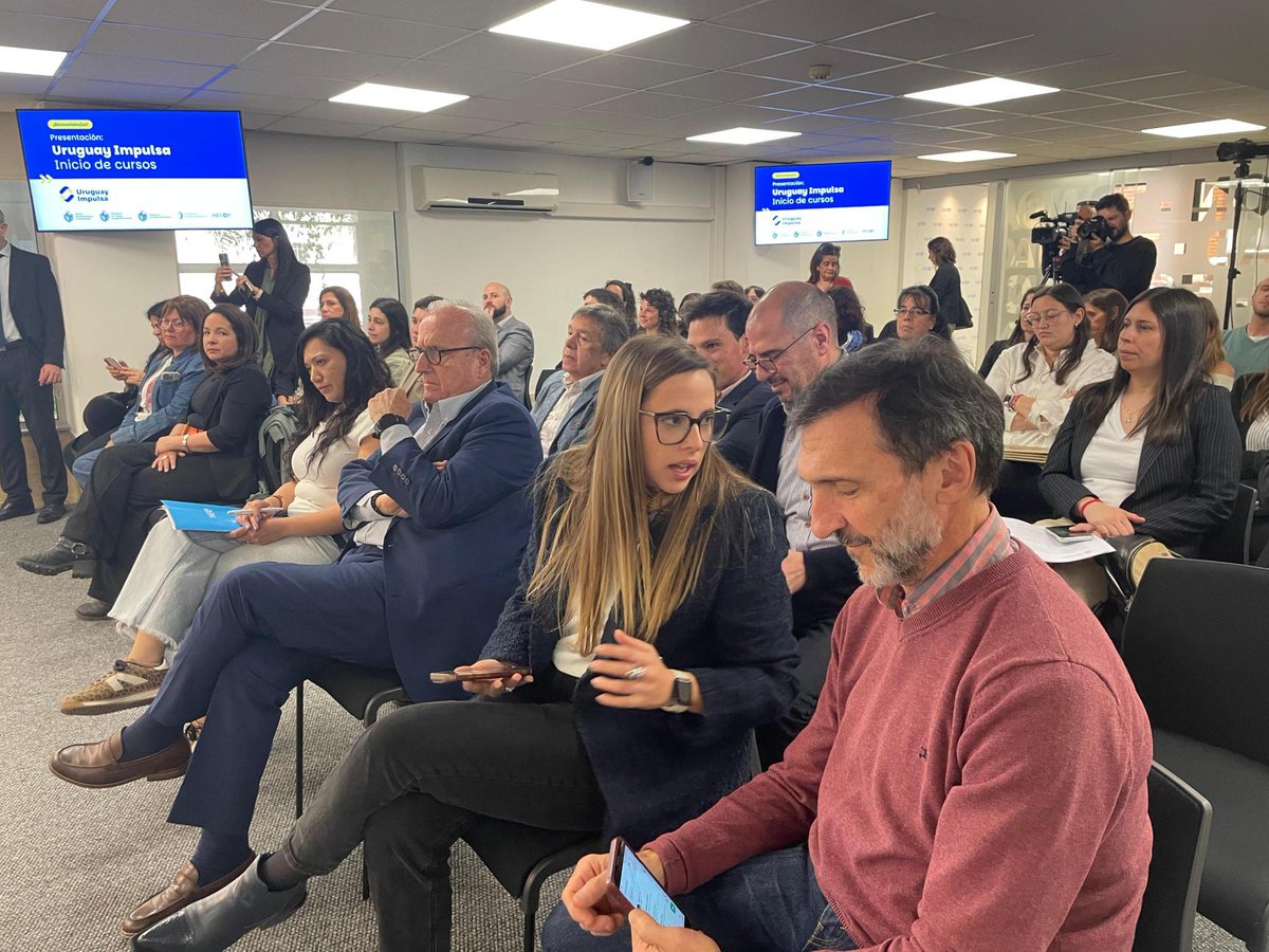 #Ahora ➡️ En el marco del programa "Uruguay Impulsa: Trabajo y Capacitación", da inicio el acto de presentación de los cursos.

Seguilo en vivo 🔴 bit.ly/4nQnNRi

#INEFOP #UruguayImpulsa #Capacitación #Trabajo #Oportunidades