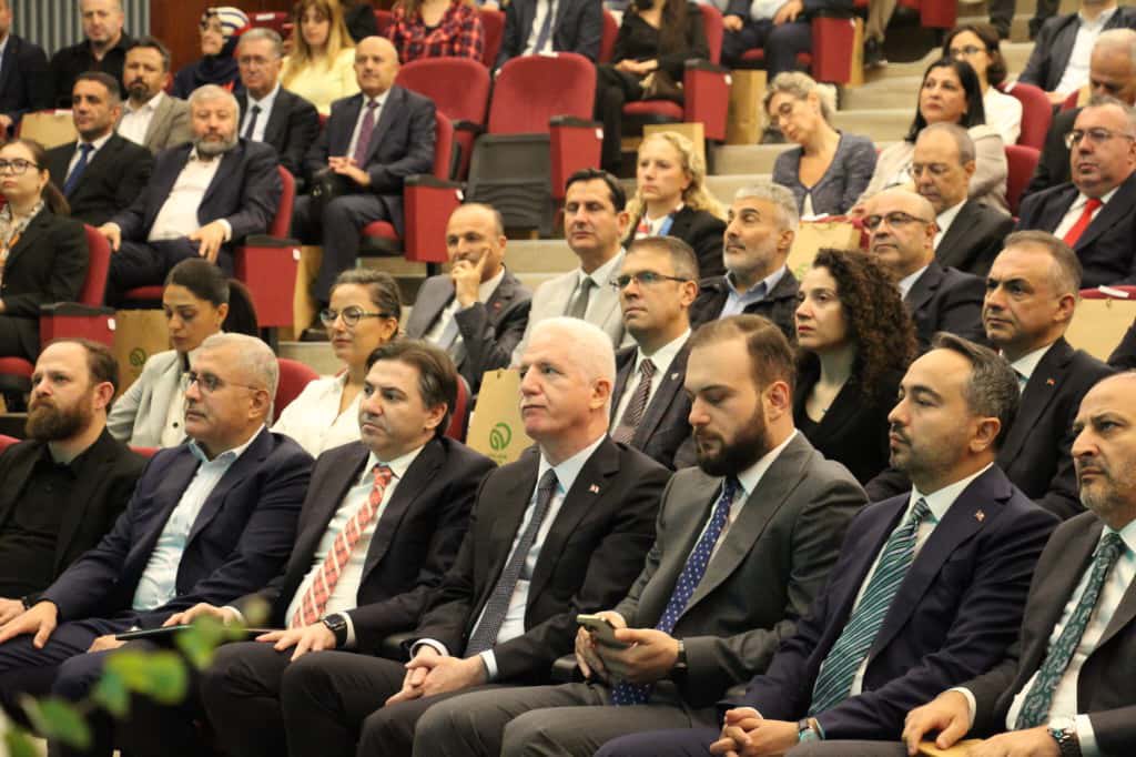 İstanbul’da gerçekleştirilen Sıfır Atık İstişare Toplantısı’nda konuşmamızda Bakanlığımızın projeye desteğini ifade ettik. Su, toprak ve orman kaynaklarımızın gelecek nesillere daha sağlıklı ve temiz aktarılması ile ilgili yaptığımız çalışmaları paylaştık.

Merkezi idare, yerel