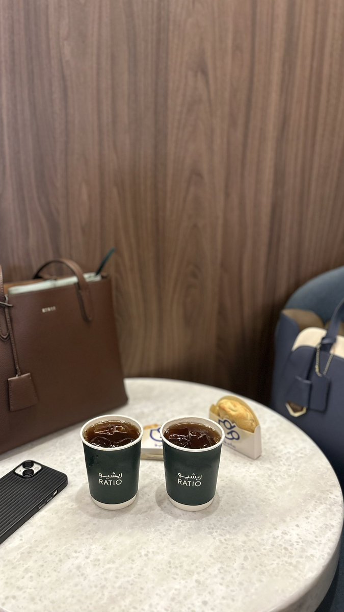 من نعيم فجر هذا اليوم اللهم لك الحمد
الصلاة خلف الشيخ د. عبدالله الجهني
ثم قهوة أمام الحرم بصُحبة الأصولية ندى!❤️