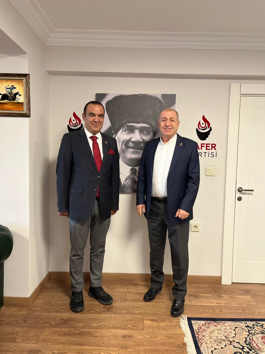 Zafer Partisi İzmir il başkanlığı görevini Sayın Naşit Birgüvi’den Sayın Sinan Bezircilioğlu devralmıştır. Sinan Bezircilioğlu 21 Nisan 2016’da Malazgirt’te benimle birlikte gelen ve birlikte siyasi mücadele verdiğim bir arkadaşımdır. 

Görev devir-teslim töreni önünüzdeki