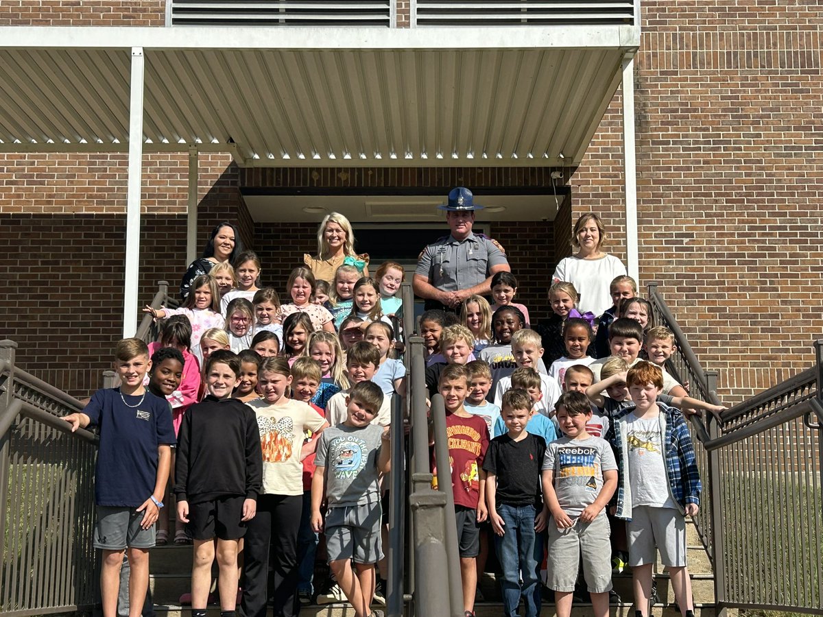 MHPTroopM's tweet photo. The question was, “Who has seen your parents texting and driving?” 😳 Thank you, Enterprise Attendance Center, for allowing us the opportunity to speak with your second graders about being responsible passengers. https://t.co/ueIdJIpmAY