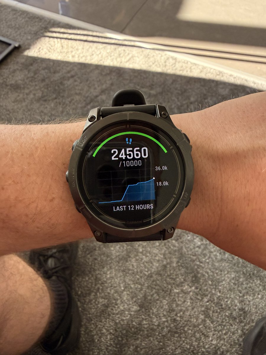 Upping the volume this week. A decent run today spent in Z2, planning on a longer run tomorrow. Back on shift Thursday night so going to be a balancing act now. Less than 5 weeks til the ultra. Plenty of steps today after the last cut of the year 😅