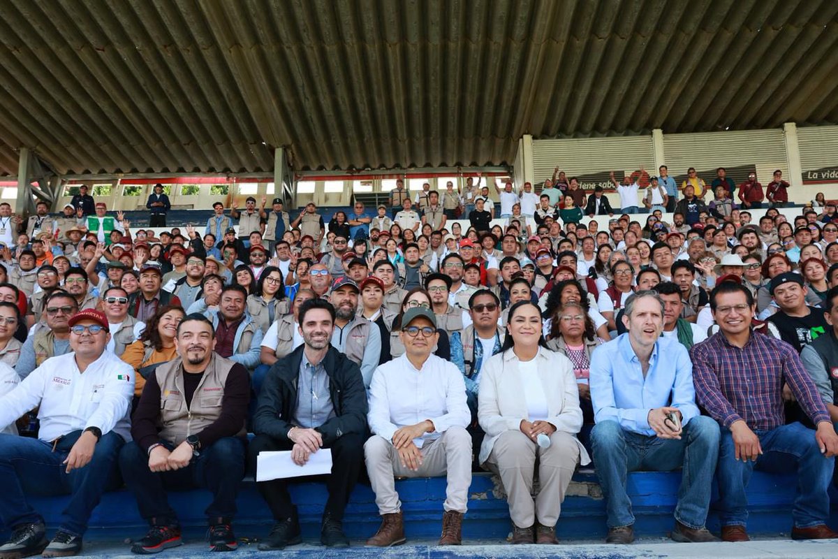 A_MontielR's tweet image. Con amor y compromiso, las y los Servidores de la Nación trabajamos en territorio siempre en beneficio del pueblo. Ahora apoyamos a la población de #Nezahualcóyotl, #Edomex.
Gracias a las Delegaciones de #Bienestar de #Edomex, #Puebla, #Tlaxcala, #Hidalgo, #Morelos, #Querétaro y…