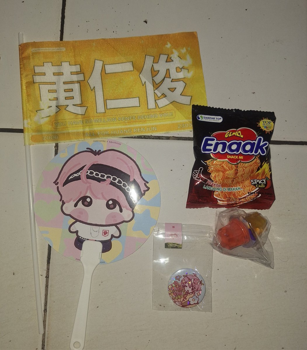 jeongpeachy972's tweet image. Freebies dari project @323Project_ID (dapet bomboloni dan minuman juga) dan @Juniverse323 (dapet minuman juga)