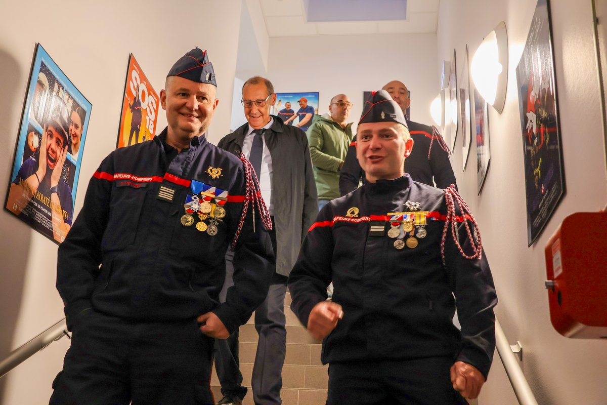 SDIS58's tweet image. 🏛️ Le 26/09, le CIS de Luzy a été inauguré après de vastes travaux d’extension et de rénovation, en présence d&apos;élus et autorités.

🎖️ Deux agents ont reçu la médaille d’honneur (20 ans) et 👨‍🚒 un autre a été distingué après 32 ans d’engagement.

🙏 Merci aux pompiers de Luzy !