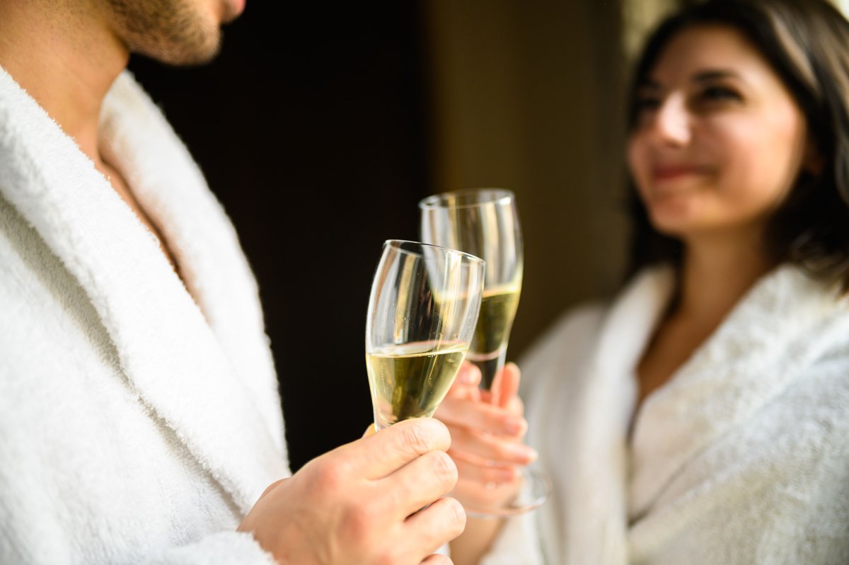 theclubcadbury's tweet image. It’s easy to see why ‘The Evening Package’ has become one of our most popular packages…👀😍

Perfect for a midweek treat, romantic date, or catch-up with friends. Available Sunday-Thursday.

…bandspacadburyhouse.onejourney.travel/spa/days/12751 

#SpaPackage #Spa #SpaDay #SpaTreatment #Hottubs #Sauna #Pool