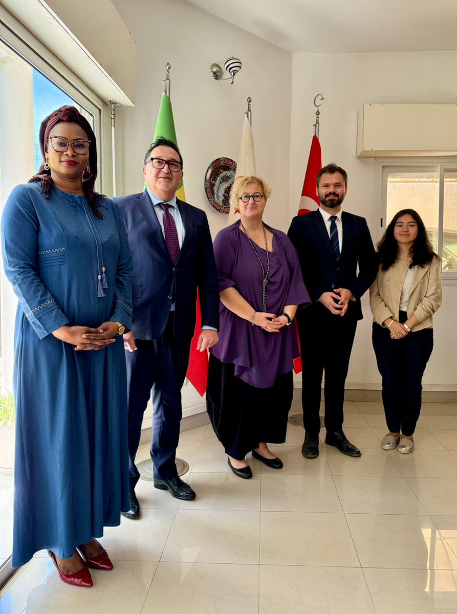 L'Ambassadrice SEMme <a href="/NurSagman/">Nur Sagman</a> a rencontré M. Jacques Boyer, Représentant de @UNICEFSenegal, avec M. Tanju Polat, le Coordinateur de <a href="/tika_dakar/">TİKA Dakar</a>. 

Lors de la réunion, les projets pouvant être menés par TIKA avec la coopération de l'UNICEF au Sénégal ont été discutés.