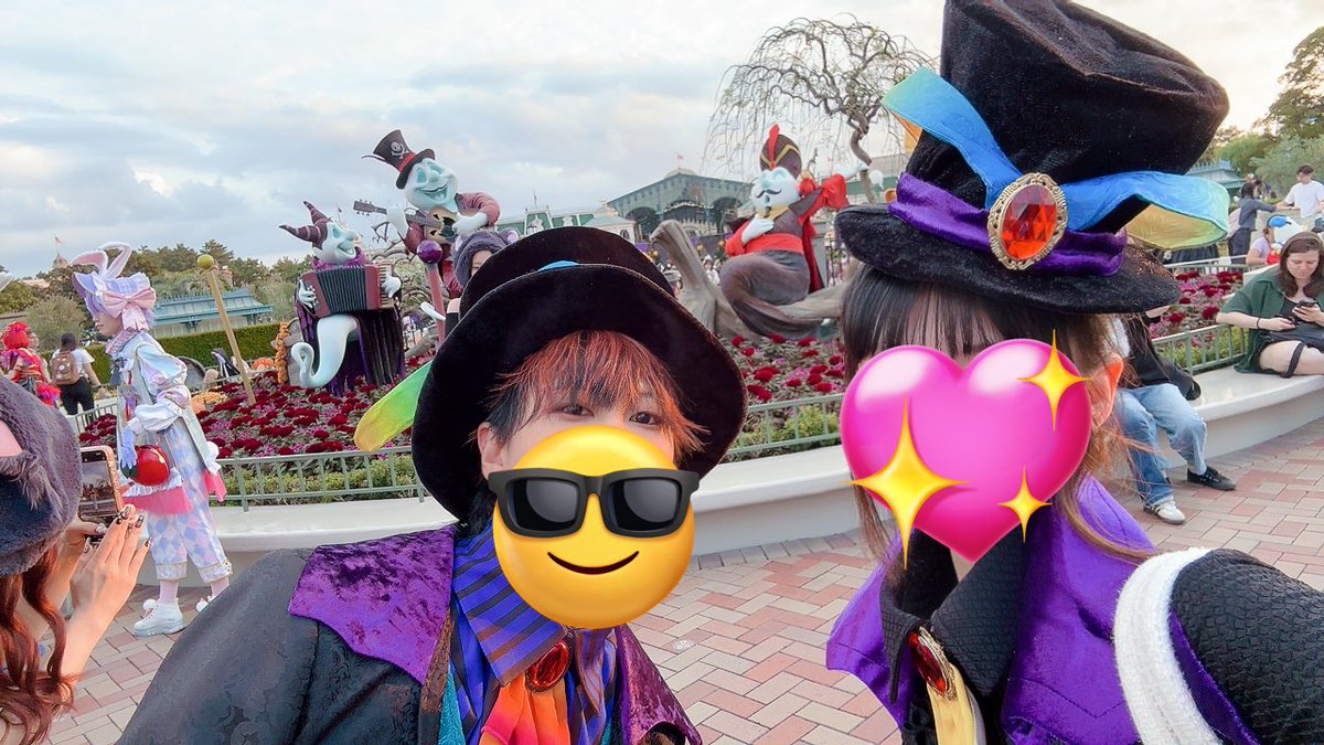 bigbaldhead4520's tweet photo. 昨日も勤務してきた
ちょっと早く入る特権とマイメンの豪運でエンタメ3つ最前とかいう命日プラン満喫だった
仮装併せて貰ったけど様になりすぎて https://t.co/hHIb5j1twy