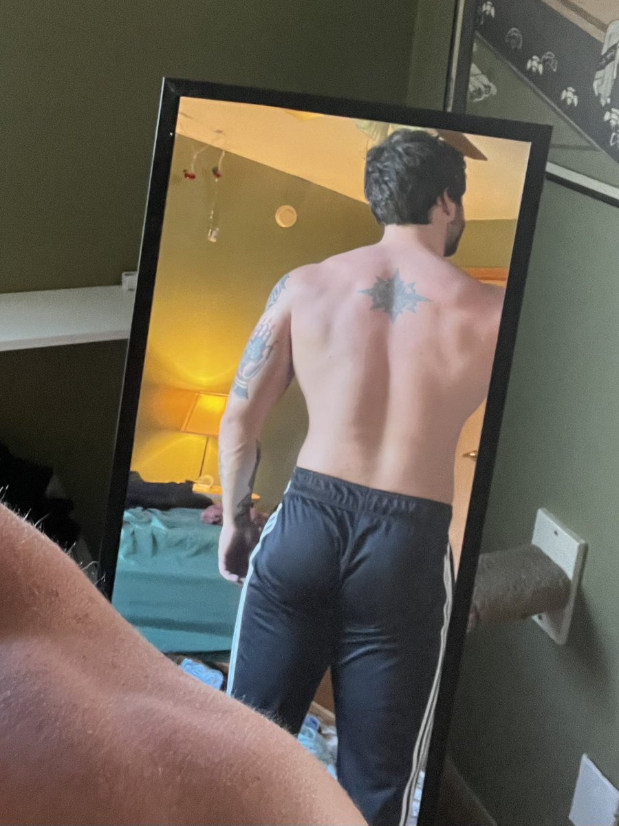 only_backs's tweet photo. When the sweatpants start to look more like leggings… it might be time to size up https://t.co/1GEPyZ20RZ