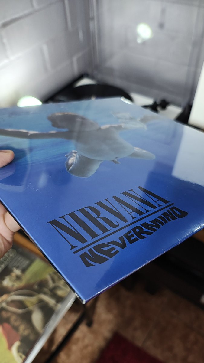 Klau_80's tweet photo. @sonarfm @alfaxis NEVERMIND en pandemia cuando empecé en el mundo de los vinilos, coincidentemente también fue mi primer CD en mi adolescencia, pero después me di cuenta de eso, no adquirí ése vinilo por esa razón, fué coincidencia 🤘🤘 https://t.co/tqToO6Vwnx