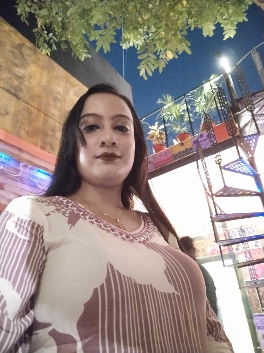 EleenaBiswas's tweet photo. অষ্টমীর রাতের সাজ🙈🙈 একটু Offbeat colour এ সাজলাম আজ❤
Maha Ashtami special look at night in offbeat colour🙈🙈
#followersシ゚ #highlightsシ゚ #duggaelo #DurgaPuja2025 #foryouonly #bongbeauty #bonggirl https://t.co/CrCfA1OPJn