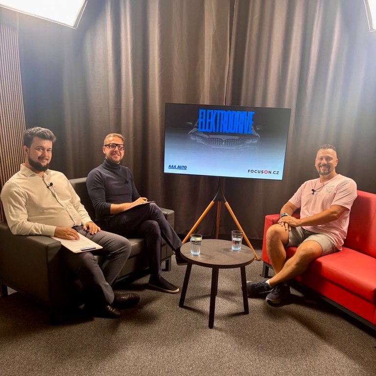 KarolinaTopolova tweet media