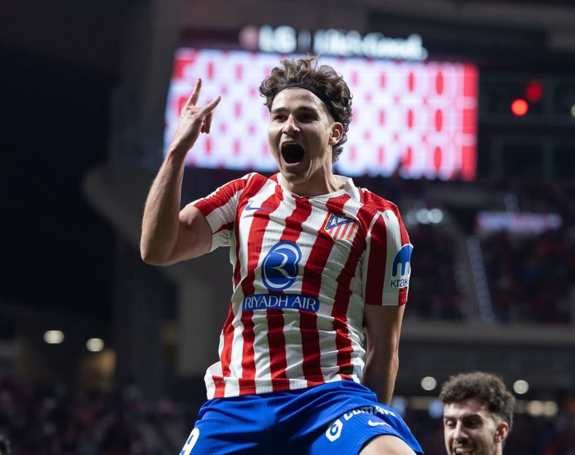 kokesque's tweet image. Julian “La Araña” Alvarez’s last 3 games:

🇪🇸 Rayo Vallecano: ⚽️⚽️⚽️ 🎩
🇪🇸 Real Madrid: ⚽️⚽️ 🐎 
🇩🇪 Frankfurt: ⚽️👟👟 🇪🇺 

6 goals ⚽️ 
2 assists 👟 
3 wins ✅ 

🕷️🕸️🕷️