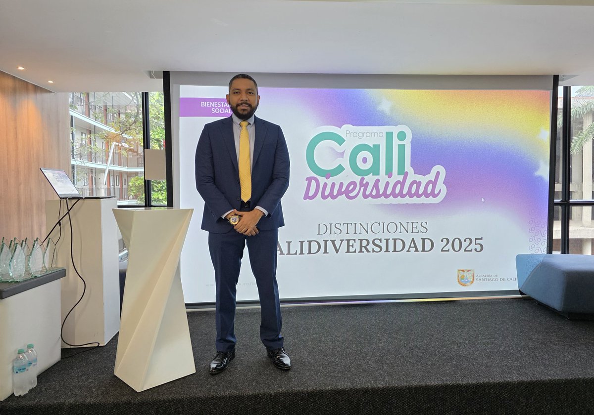 Listo para iniciar las distinciones CaliDiversidad, una tarde para reconocer el trabajo comunitario y el liderazgo social LGBTIQ+. 🏳️‍⚧️🏳️‍🌈