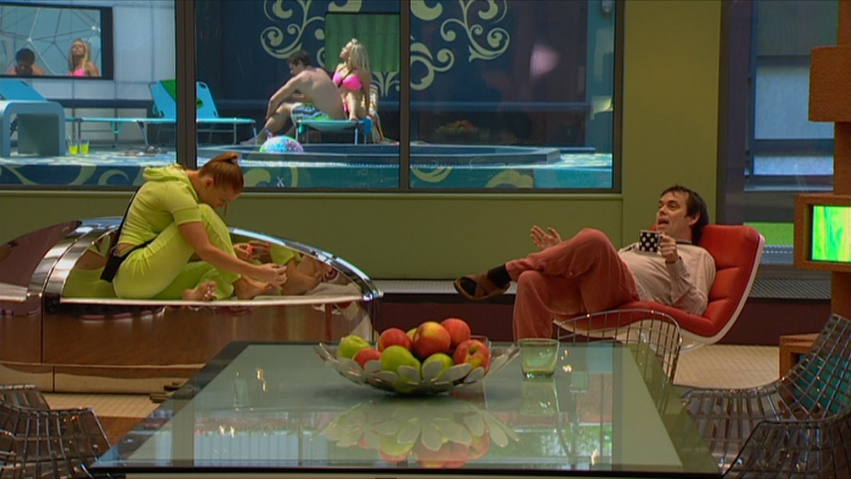 GJ69's tweet photo. Same vibes. #BBUK #DeadSet "Do toes have bones in them?" https://t.co/J8vEjuDqJT