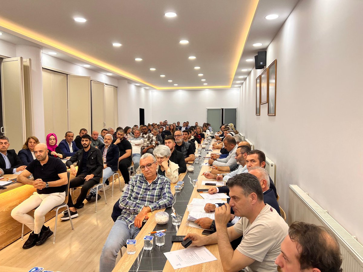 akbcekmece's tweet photo. İlçe Başkanımız Sn. Mahmut Yusuf’un başkanlığında;
İl Koordinatörümüz Sn. Mustafa Bayram, ilçe yönetimimiz, mahalle başkanlarımız, meclis üyelerimiz ve teşkilatımızın katılımıyla aylık Danışma Meclisi Toplantımızı gerçekleştirdik.

#GüçlüBirBüyükçekmeceİçin

@abuyukgumus
@abdullahozdemir
@aslanyus
@rfatkutlu
@mstbayramm
@akpartiistanbul