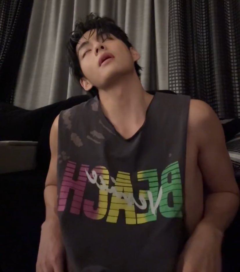 taeteluv_'s tweet photo. my god.. https://t.co/Rte2nf8Qwn