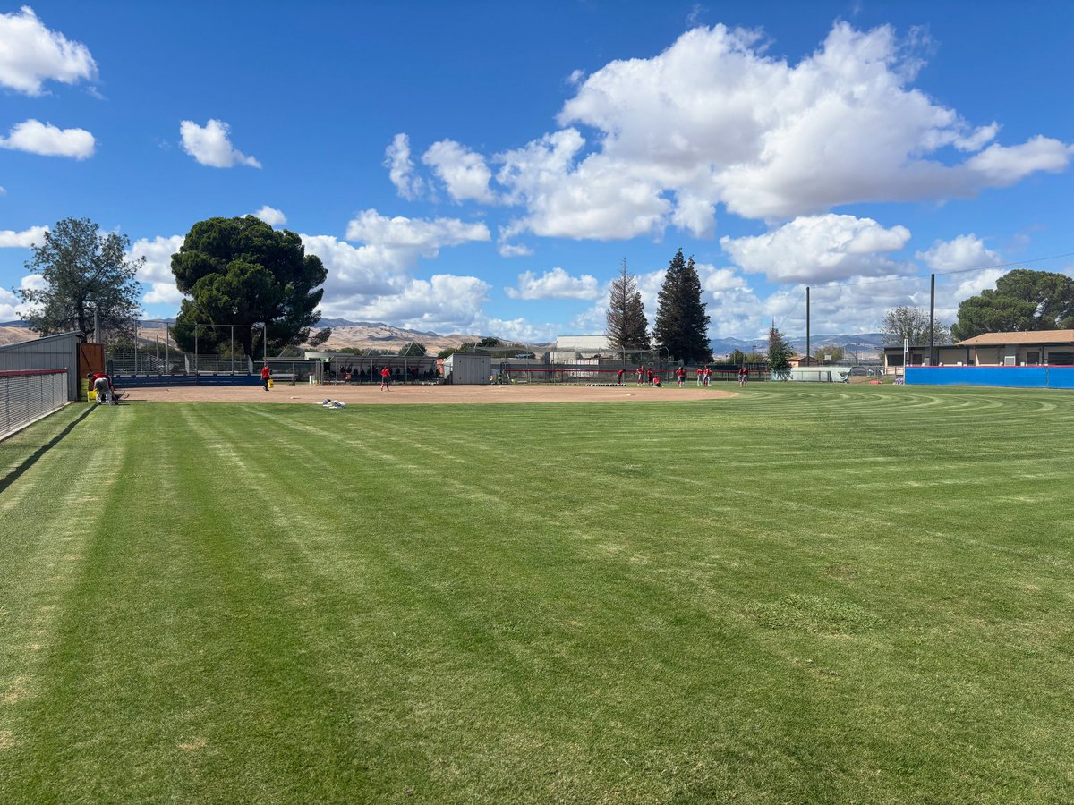 Views from the office 😎
. 
#collegesoftball #fieldviewsfordays #dirtybirdsgrind #nofiltersneeded