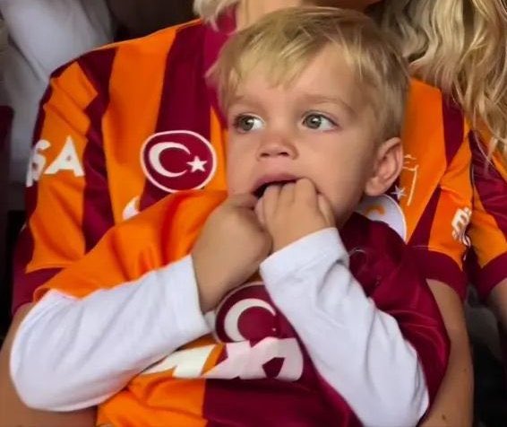 EmreErgenekon's tweet photo. Son dakikalarda maçı izlerken biz… https://t.co/tfTwbrspGX