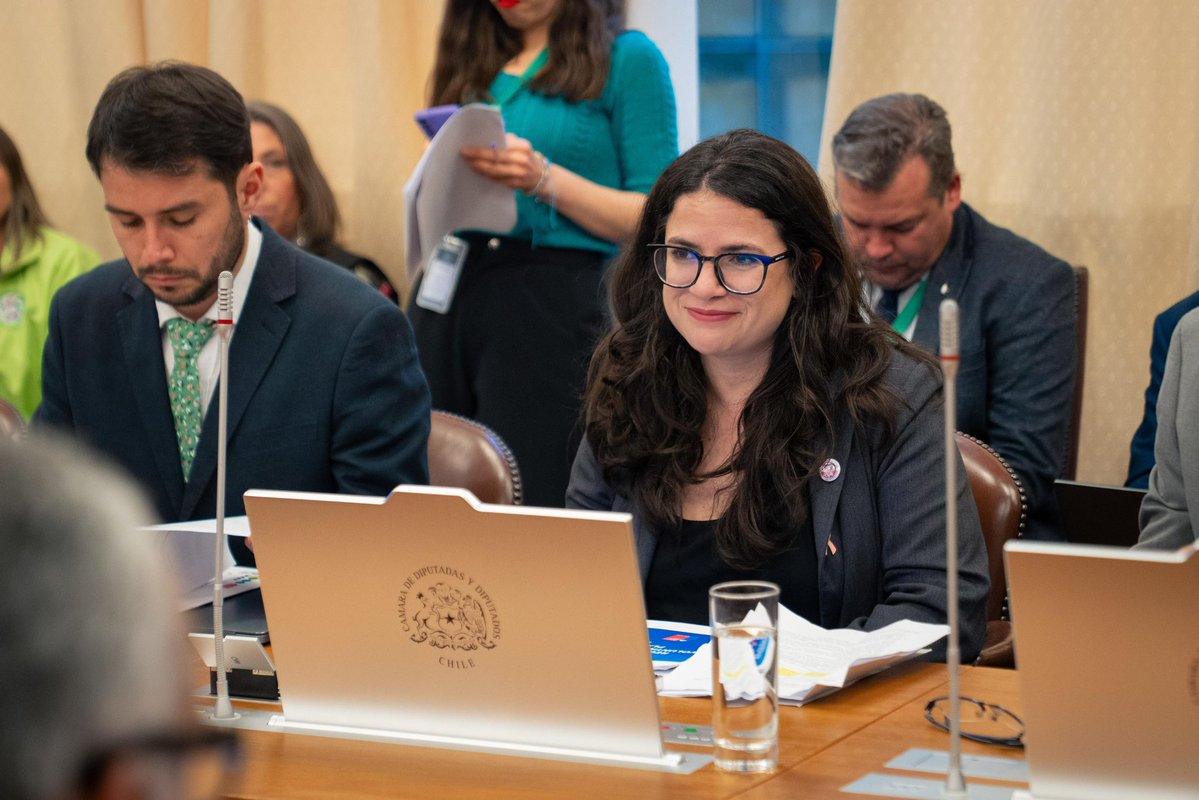 Antonia Orellana (ella/she) (@totiorellanag) on Twitter photo 🟣 AHORA | Comienza en el Congreso la tramitación del Proyecto de Ley de #AbortoConPlazos. Hoy avanzamos un paso más en los derechos de las mujeres de nuestro país.
Sigue la transmisión en vivo de la Comisión de Salud de la <a href="/Camara_cl/">Diputadas y Diputados de Chile</a>:
📹 youtube.com/live/UHCbosaUF… 🟣 AHORA | Comienza en el Congreso la tramitación del Proyecto de Ley de #AbortoConPlazos. Hoy avanzamos un paso más en los derechos de las mujeres de nuestro país.
Sigue la transmisión en vivo de la Comisión de Salud de la <a href="/Camara_cl/">Diputadas y Diputados de Chile</a>:
📹 youtube.com/live/UHCbosaUF…
