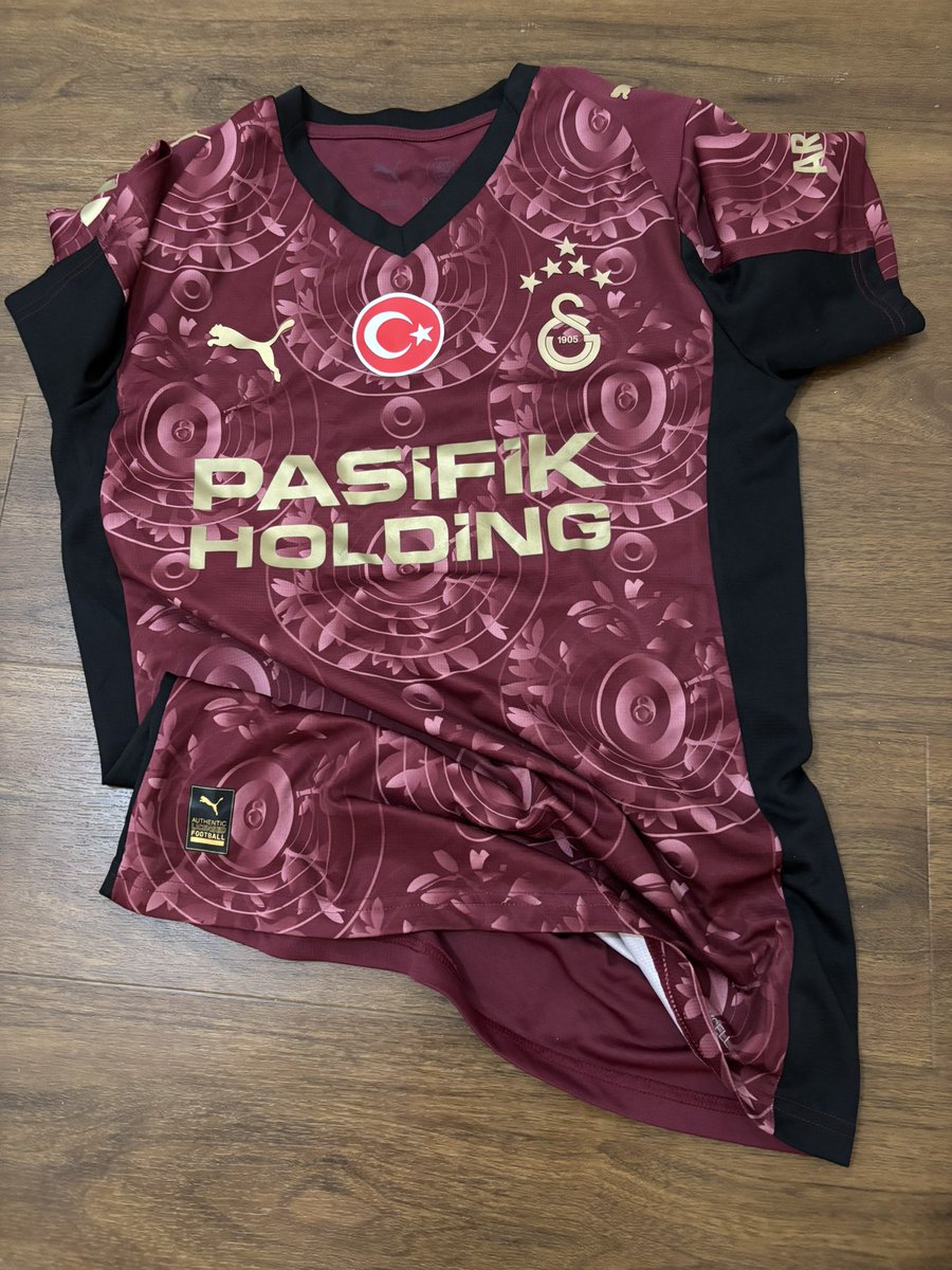 Bu güzel galibiyetin şerefine BENİ TAKİP EDEN 3 takipçime Galatasaray forması hediye ediyorum.