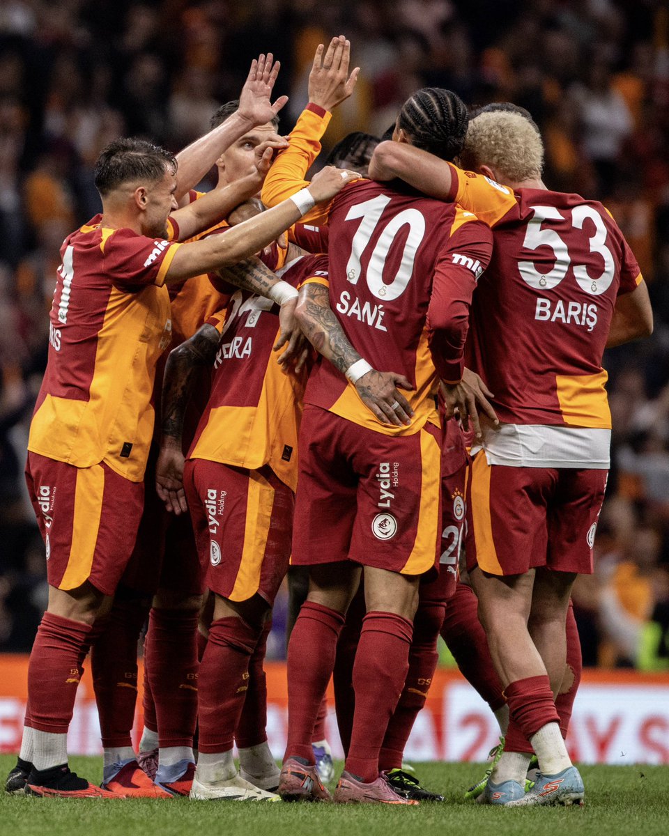 Açarsanız Liverpool bayrağı, yersiniz Galatasaray yaprağı :d