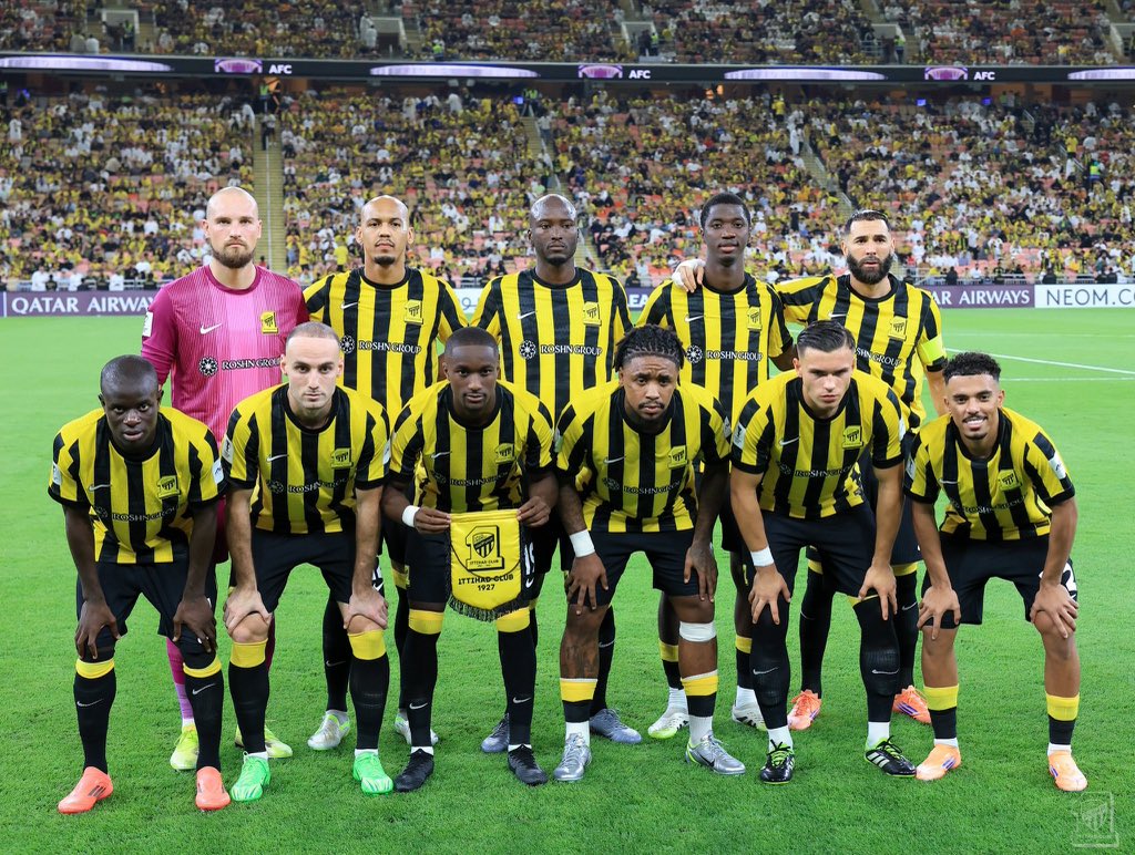 مباراة فضيحة .. فريق بلا رغبة .. جثث في الملعب ..

هذي اسوء نسخة شاهدتها في الاتحاد من مدة طويلة ، فريق هزيل بدون ادنى ردة فعل او رغبة او حماس ، متعالين على الكورة بشكل مقرف ..

الاتحاد لا يستحق كل هذا الخذلان ، اشباه رجال !