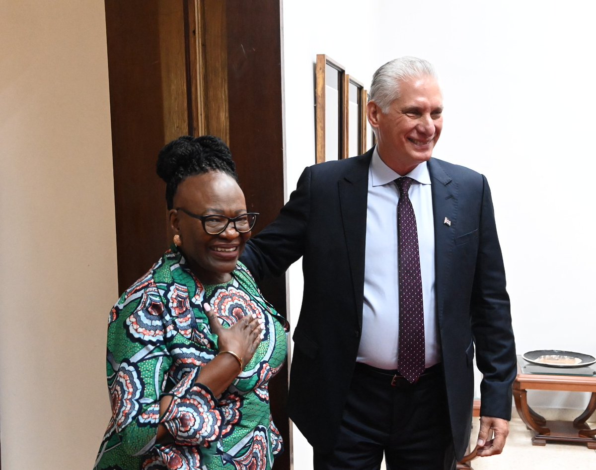 PresidenciaCuba's tweet image. 🇨🇺| El Presidente @DiazCanelB recibió esta tarde a la ministra de Relaciones Internacionales y Comercio de #Namibia, Selma Ashipala-Musavyi, jefa de la delegación de ese hermano país a la primera sesión de la Comisión Intergubernamental entre ambas naciones.

🧵