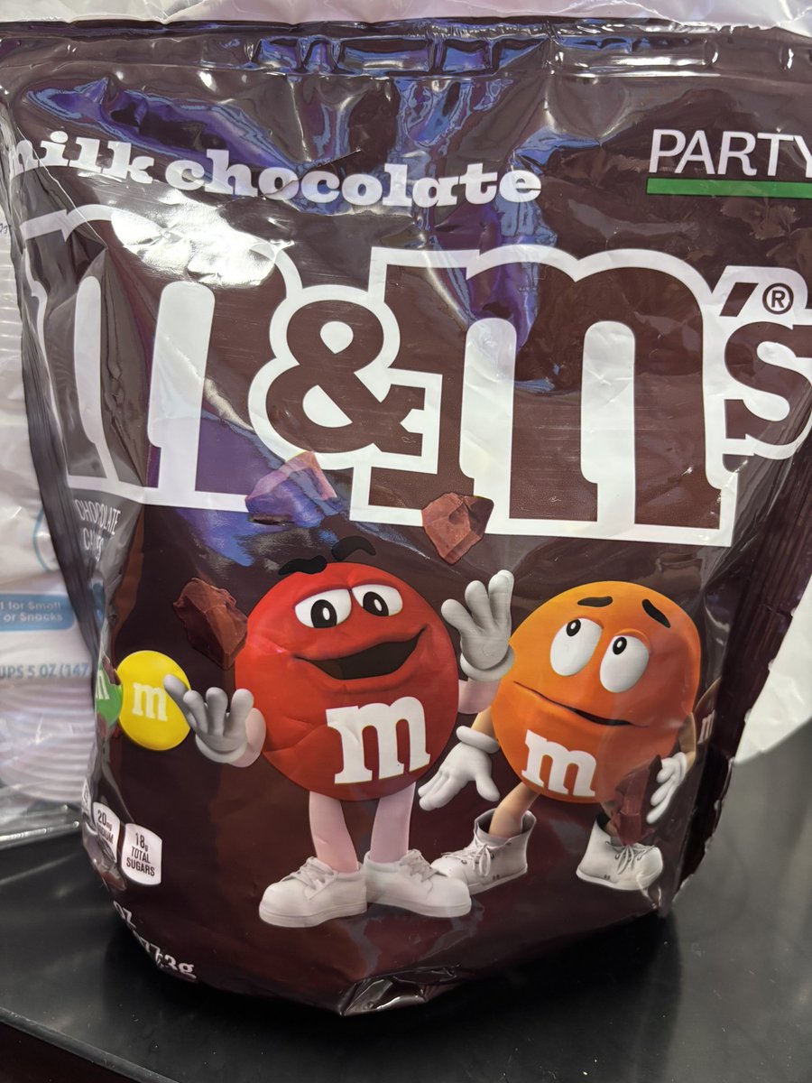 ReneeLWhite5's tweet image. Chchchanges….. Ss had fun with an M&amp;amp;M phase change lab.

#matter #phasechanges #middleschool #science @FuquayVarinaMS
