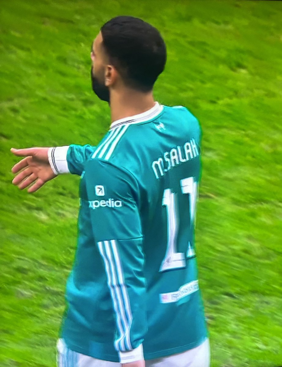 Lots to be worried about here, admittedly. Most worryingly, why is Salah wearing a standard replica long sleeve 🤔