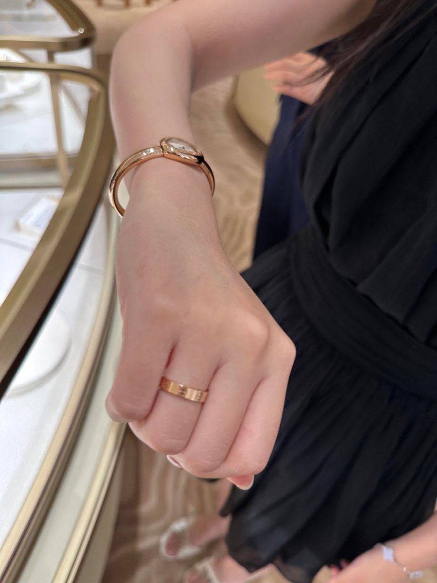 Ella999700's tweet photo. Time to level up ⏱️✨. Just got my hands on the perfect watch—because every second counts. Whether it’s style, function, or both, this one’s got it all. Here’s to making every moment timeless. 🕰️💫 https://t.co/yrDcojRsfi